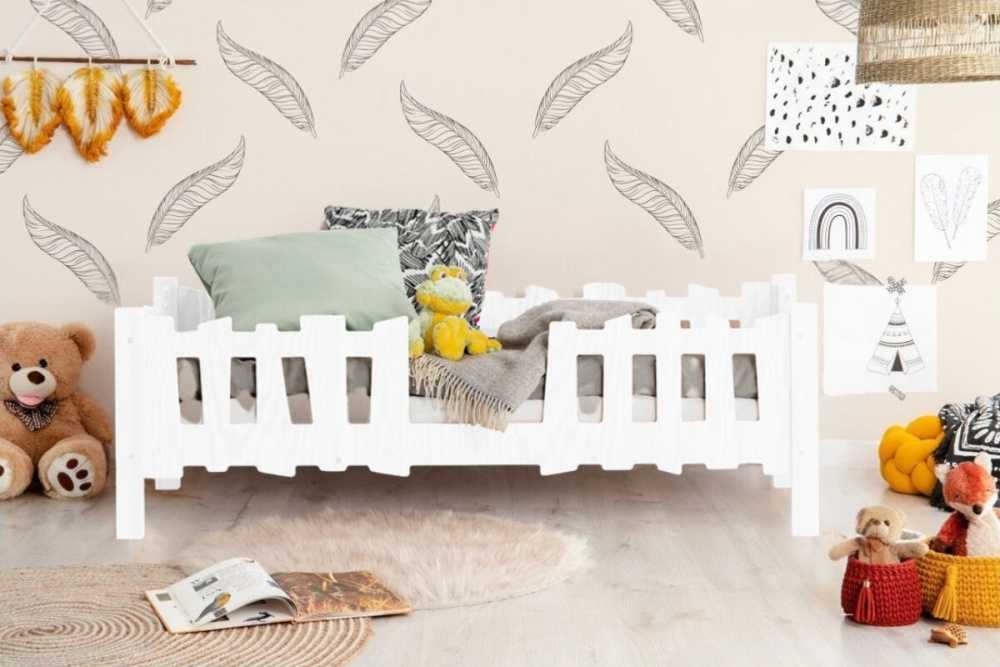 Lit modulable 70x140cm enfant en bois LEON avec options accès au centre et peinture blanche Lit modulable 70x140cm enfant en bois LEON avec options accès au centre et peinture blanche