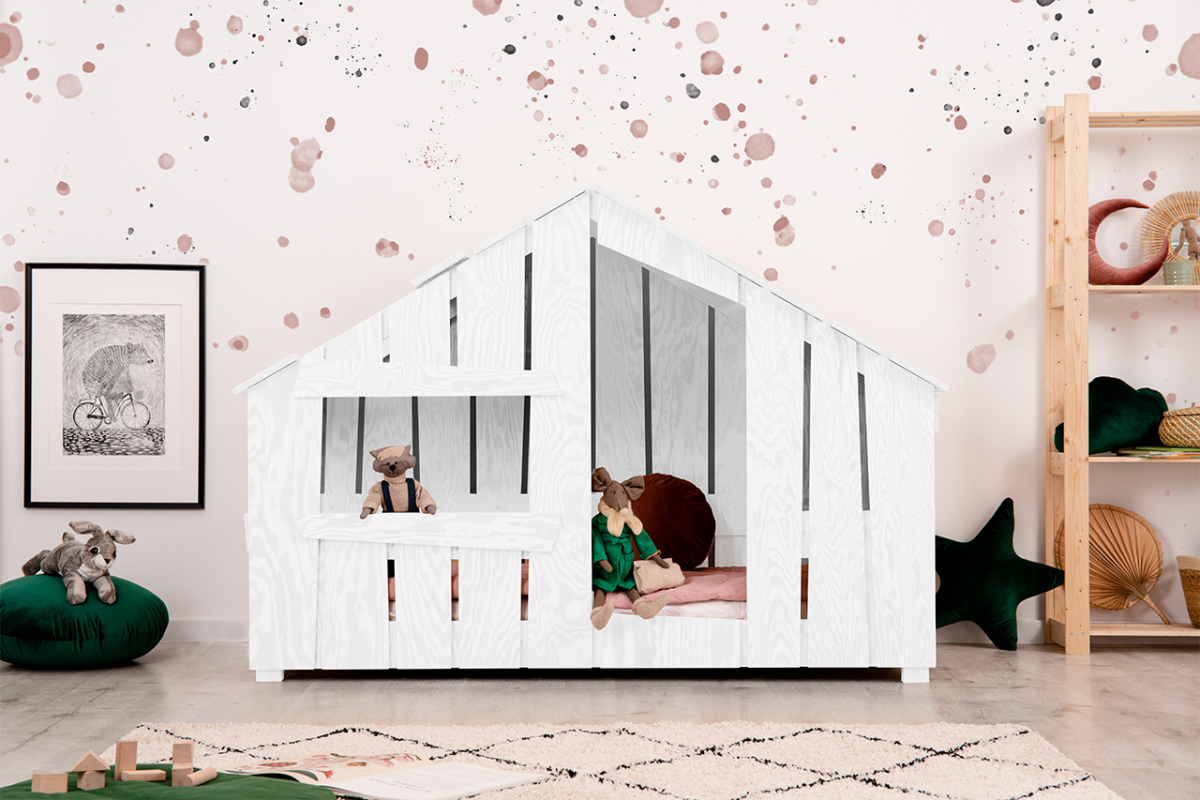 Lit cabane en bois enfant avec toit et fenêtres blanc
