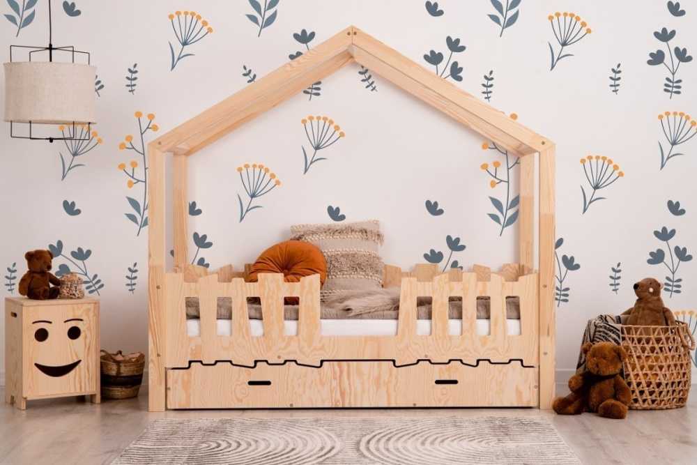 Lit cabane en bois naturel avec tiroir fermé Nina accès milieu